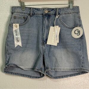 GOGO Ultra Soft Denim Shorts. Sz 13/31.